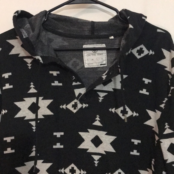 Pullover - Picture 2 of 3